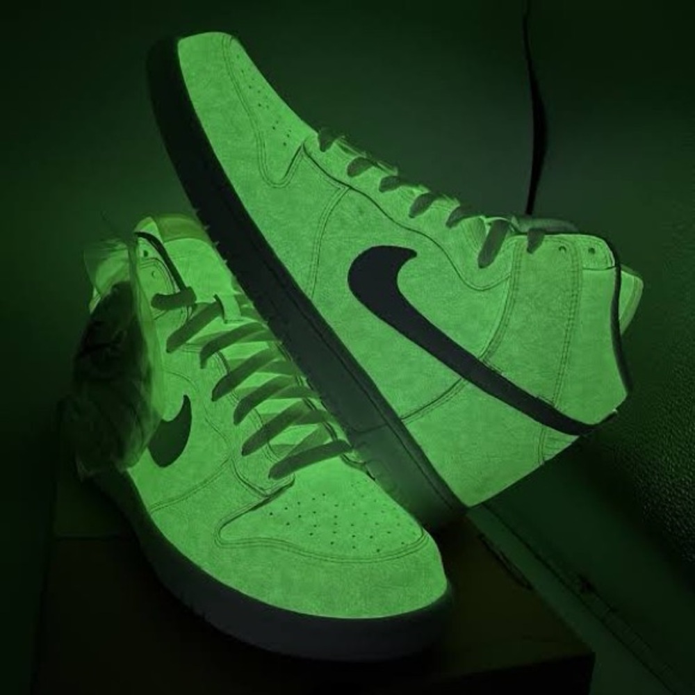 Nike Glow In Dark Dunks (2006) - Picture 2 of 10